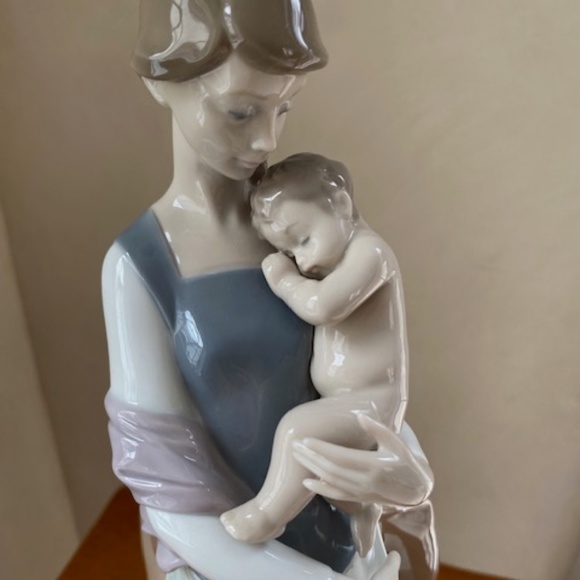 Lladro Mother and Baby entitled 